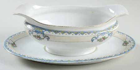 N944 Gravy Boat with Attached Underplate