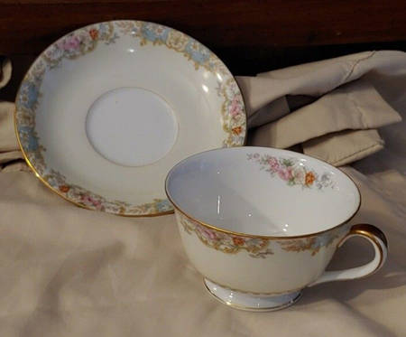 N954 Footed Cup & Saucer Set