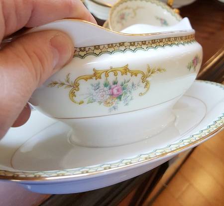 N956 Gravy Boat with Attached Underplate