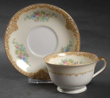 N995 Footed Cup & Saucer Set