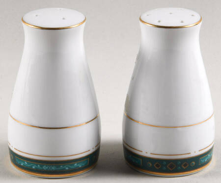 Greens Court Salt & Pepper Set