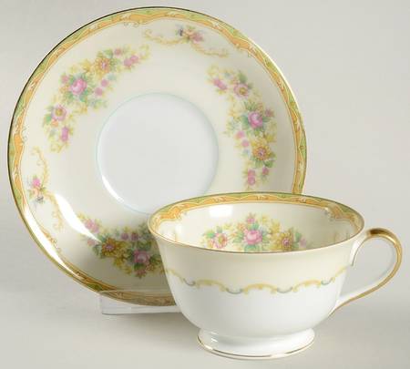 N1014 Footed Cup & Saucer Set