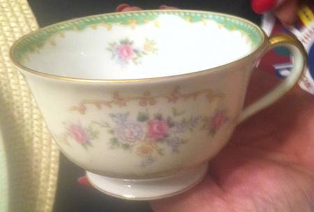 N1016 Footed Cup