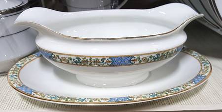 N1032 Gravy Boat with Attached Underplate