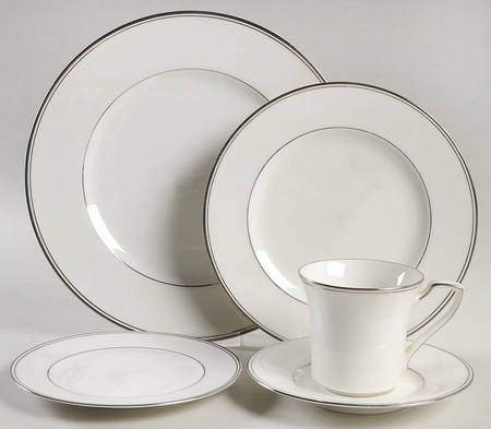 Platinum Traditions 5 Piece Place Setting