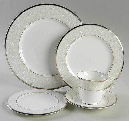 Silver Palace 40 Piece Estate Set