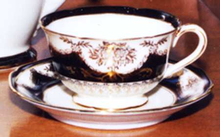 N1039 Footed Cup & Saucer Set