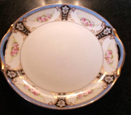 N1044 Handled Cake Plate