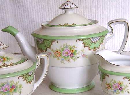 N1049 Teapot & Lid