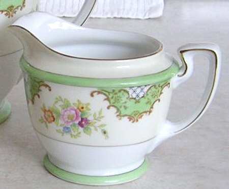 N1049 Creamer