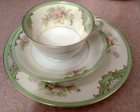 N1049 Footed Cup & Saucer Set