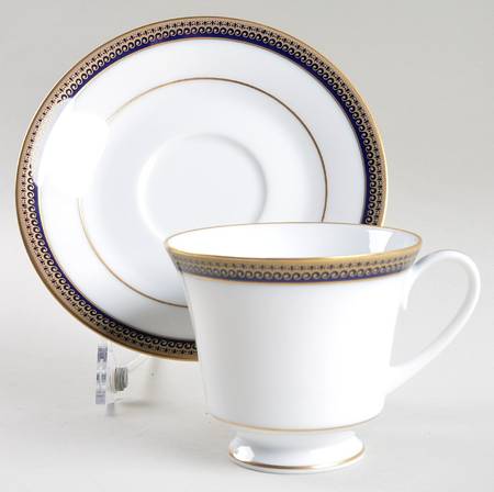 P561 Footed Cup & Saucer Set