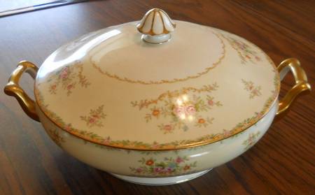 N1054 Round Covered Vegetable