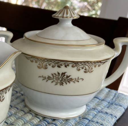 N1064 Sugar Bowl & Lid