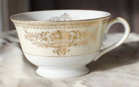 N1065 Footed Cup