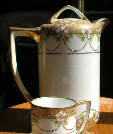 N1086 Chocolate Pot & Lid