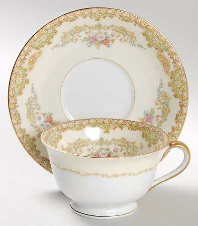 N1089 Footed Cup & Saucer Set