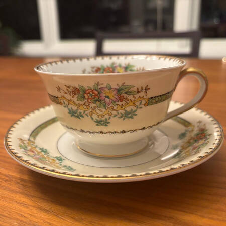 N1095 Footed Cup & Saucer Set
