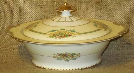 N1095 Round Covered Vegetable