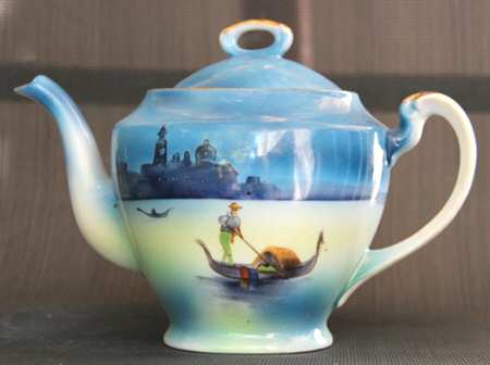 N1096 Teapot & Lid