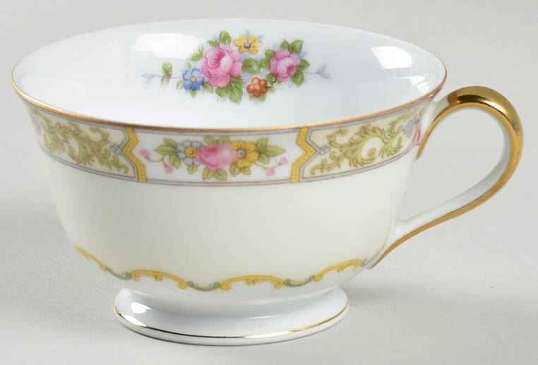 N1104 Footed Cup
