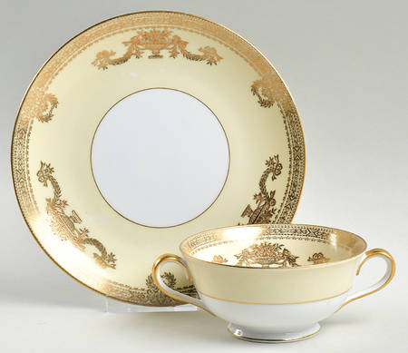 Goldana Footed Cream Soup Bowl & Saucer Set