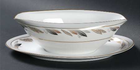 5597 Gravy Boat with Attached Underplate