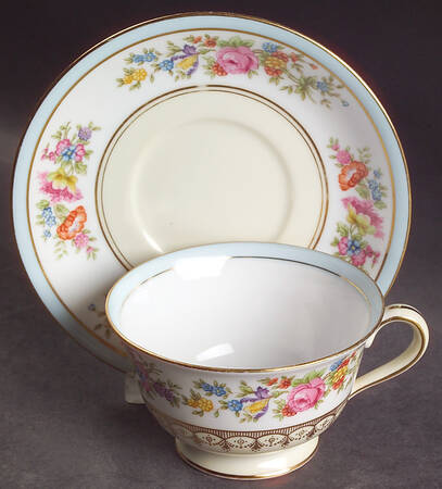 N1156 Footed Cup & Saucer Set