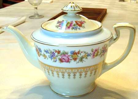 N1156 Teapot & Lid