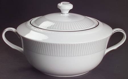 Sheridan Platinum Round Covered Vegetable