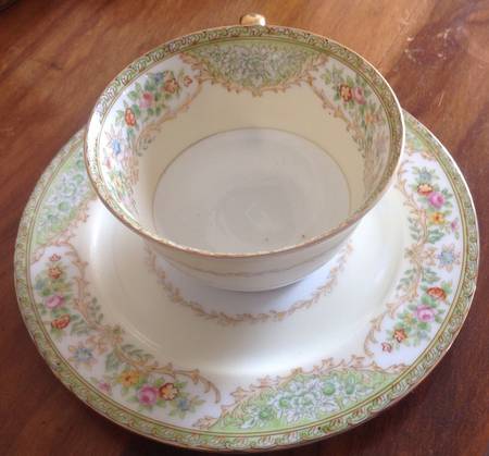 N1157 Footed Cup & Saucer Set