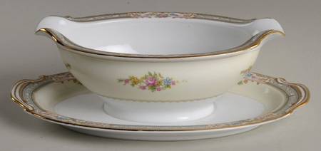 Lynbrook (4724 & NO #) Gravy Boat with Attached Underplate