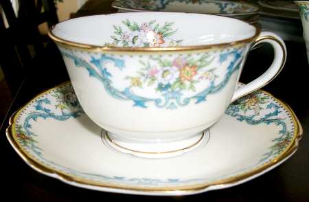 N1164 Footed Cup & Saucer Set