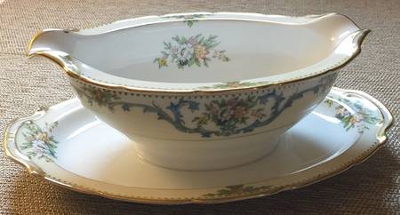 N1164 Gravy Boat with Attached Underplate