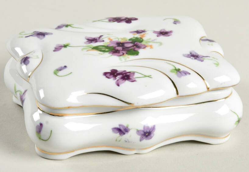 Sweet Violets Cigarette Box & Lid by Norcrest
