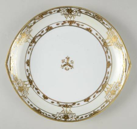 N1176 Handled Cake Plate