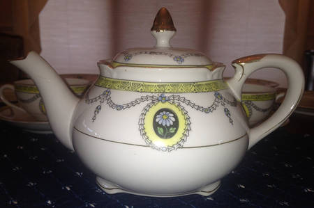 N1179 Teapot & Lid
