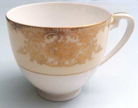 N1181 Footed Cup