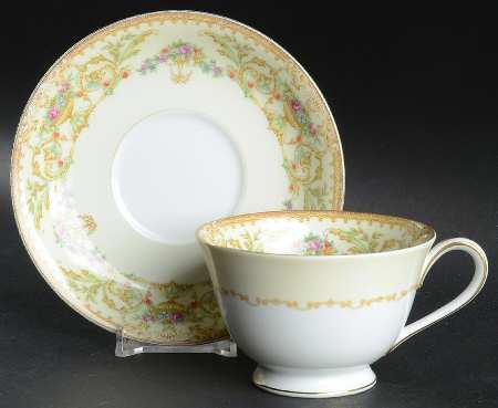 Nanette (4912) Footed Cup & Saucer Set