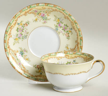 N1185 Footed Cup & Saucer Set