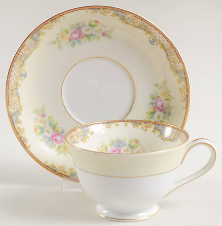 Carmela (4732) Footed Cup & Saucer Set