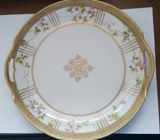 N1190 Handled Cake Plate