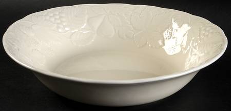 Woodbury Ivory 9" Round Vegetable Bowl
