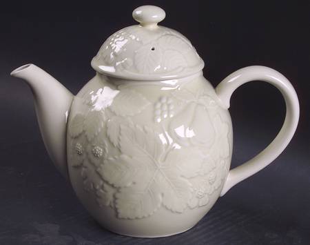 Woodbury Ivory Teapot & Lid