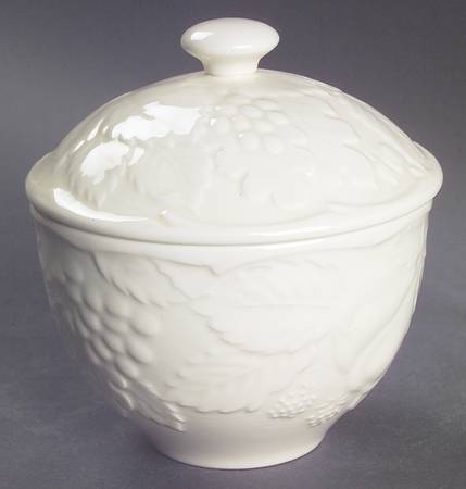 Woodbury Ivory Sugar Bowl & Lid