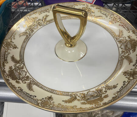 Fleurdor Round Serving Plate with Handle (DP)