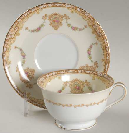 Camillia (4735) Footed Cup & Saucer Set