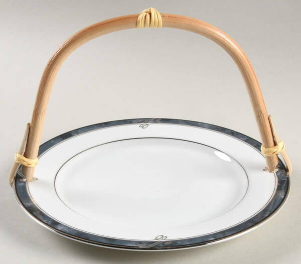 Moonstone 5 3/8"-5 5/8" Bamboo Handled Serving Plate  HC