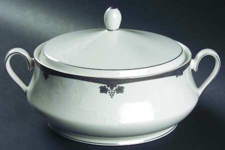 Platinum Ambrosia Round Covered Vegetable