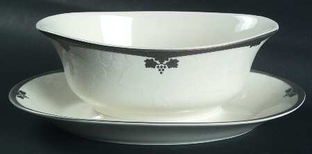 Platinum Ambrosia Gravy Boat with Attached Underplate